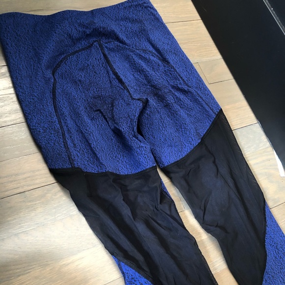 LULU LEMON CROPPED MESH LEGGINGS SIZE 8 - Picture 3 of 4